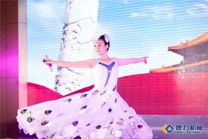 柔力球表演.jpg 柔力球表演.jpg