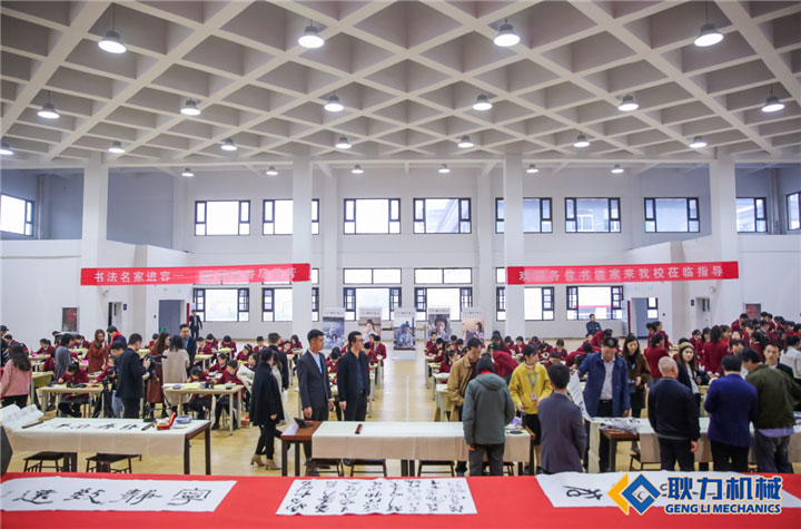 書法家學(xué)生匯聚一堂.jpg 書法家學(xué)生匯聚一堂.jpg