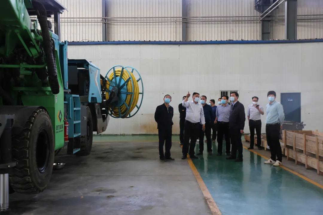 領(lǐng)導(dǎo)視察0.jpg 領(lǐng)導(dǎo)視察0.jpg