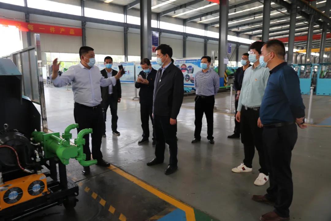 領(lǐng)導(dǎo)視察1.jpg 領(lǐng)導(dǎo)視察1.jpg